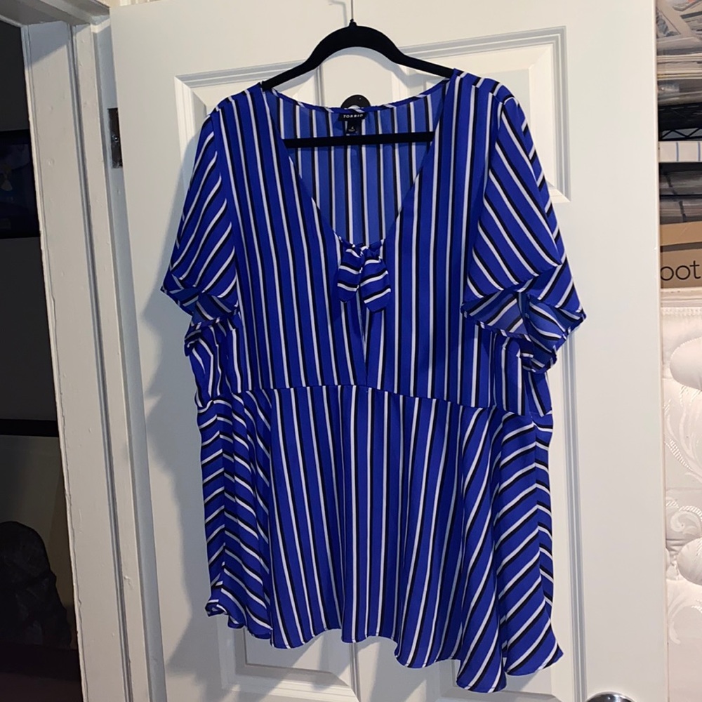 Torrid Size 4 Black and Blue Blouse
